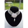 Collier de mariée dentelle et fleur satin