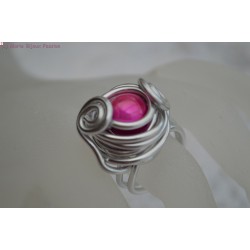 Bague en fil alu perle magique rose fushia