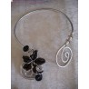 Collier fil alu, fleur noire
